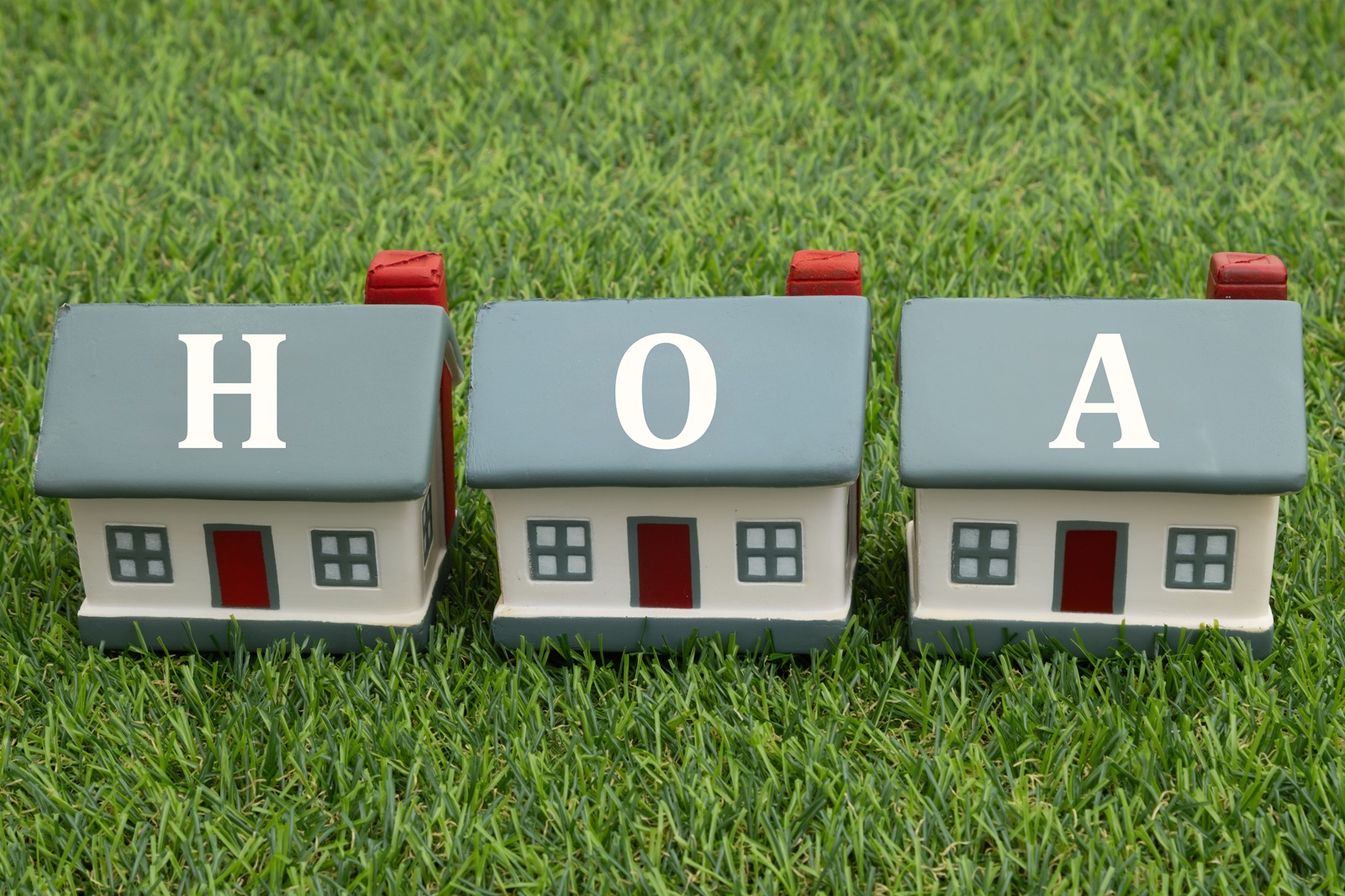 HOA Violations, Unpaid Dues, and Liens: What They Mean for Your Home Sale